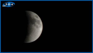 صورة القمر الدموي أثناء الخسوف الكلي